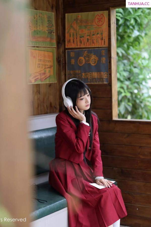   [XiuRen]高清写真图 2025.04.29 No.10215 茂木希子 性感红裙第2张图片